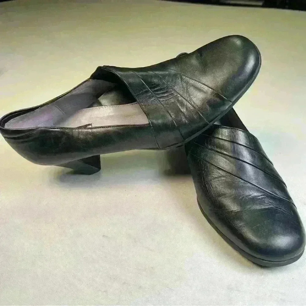 Beautifeel Shoes Womens 9 Pump Black Leather Pleated Block Heels lightly worn
